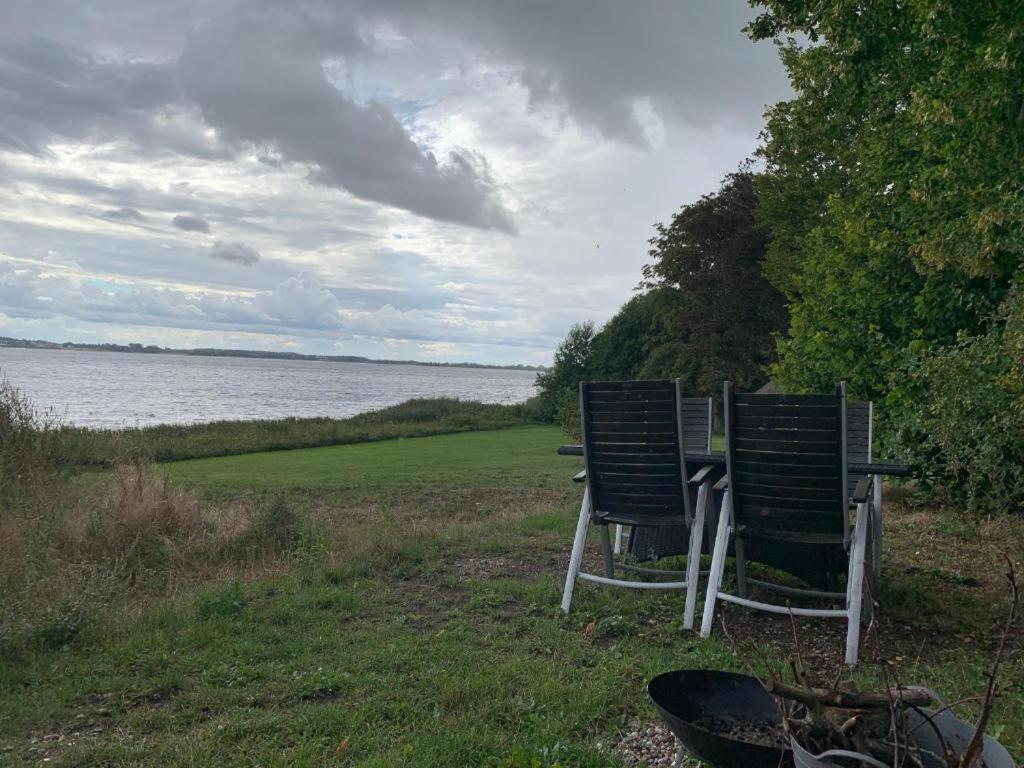 Hytte I Forste Raekke Til Fjord Hotel Holbaek Bagian luar foto